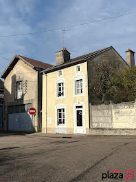 maison à Neufchâteau (88)