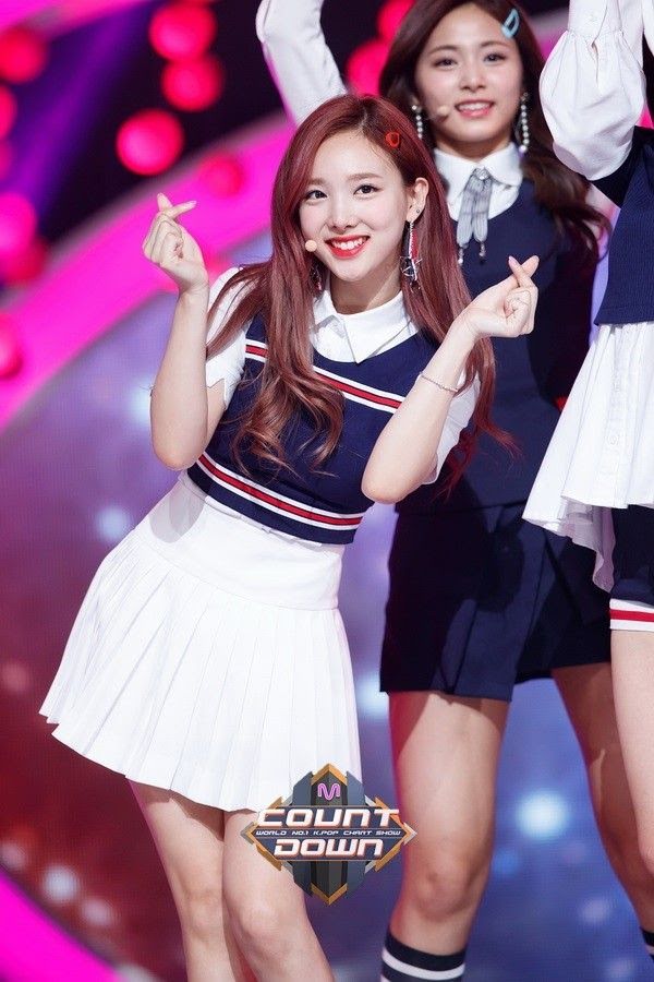 uniforme nayeon 28