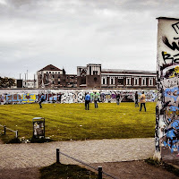 Berlino, nel Muro. Oggi uno spazio dentro la città, ieri fuori dal mondo di 