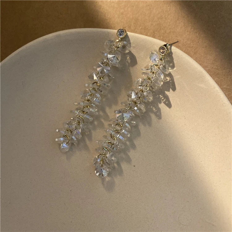 Lange oorbellen met kristallen kwastjes, stijlvol en elegant. Oorclips. Perfect om je temperament en stijl te benadrukken en te accentueren.