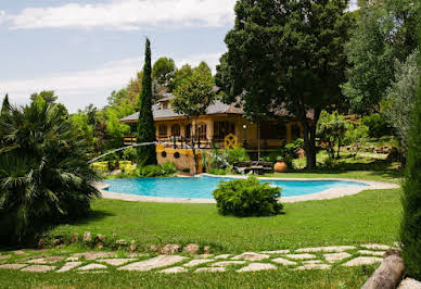 Villa with pool 2