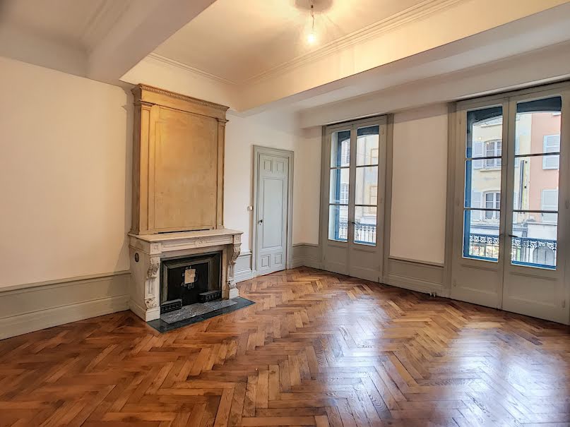 Location  appartement 4 pièces 127 m² à Villefranche-sur-saone (69400), 919 €