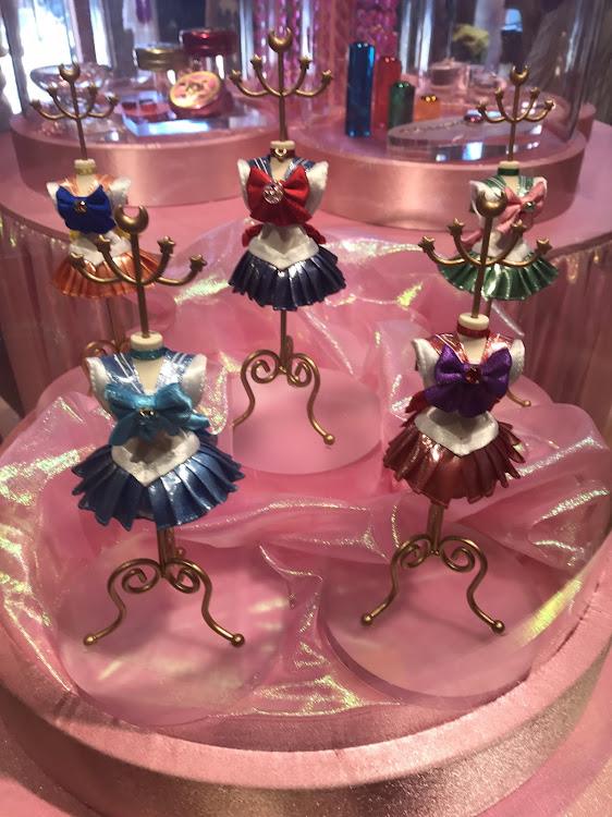 ゅ-ちゃん。さんが投稿したユニバーサルスタジオジャパン・モッピー・ラブラブ・セーラームーン・お揃いネイルに関するカスタム事例の投稿画像4枚目