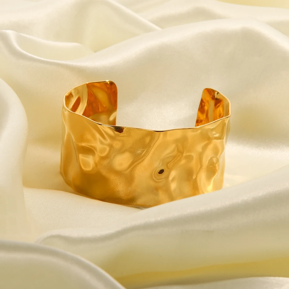 Damen Armband Edelstahl Gehämmertes Muster Breit Oberfläche Titan Stahl Armband Nicht Verblassend Alltagsschmuck Langlebig