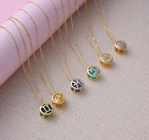Title 6, Collar de doble cara con doce constelaciones hu...