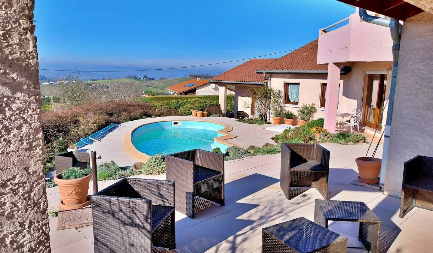 House with pool and terrace Saint-Pierre-la-Palud