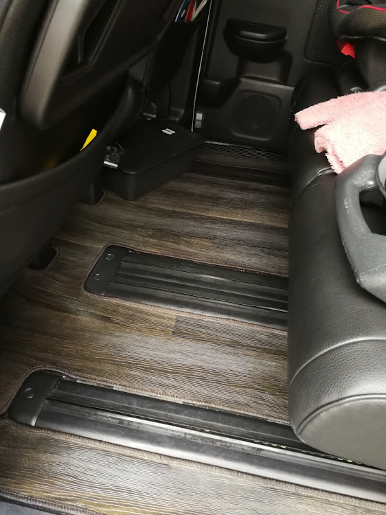 ステップワゴンのDIY・ステップワゴン・右斜め前写真展に関するカスタム事例の投稿画像2枚目