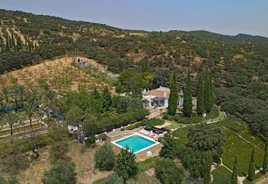 Villa avec piscine et terrasse 9