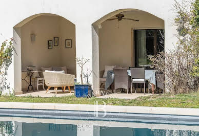 Propriété avec piscine et jardin 20