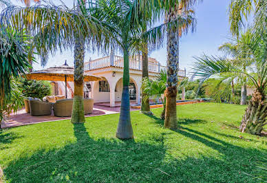 Villa with pool and terrace 3