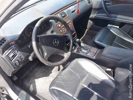 продам авто Mercedes E 320 E-klasse (W210) фото 5