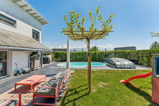 House purchase in Matran (Switzerland) - Garden with swimming pool and slide