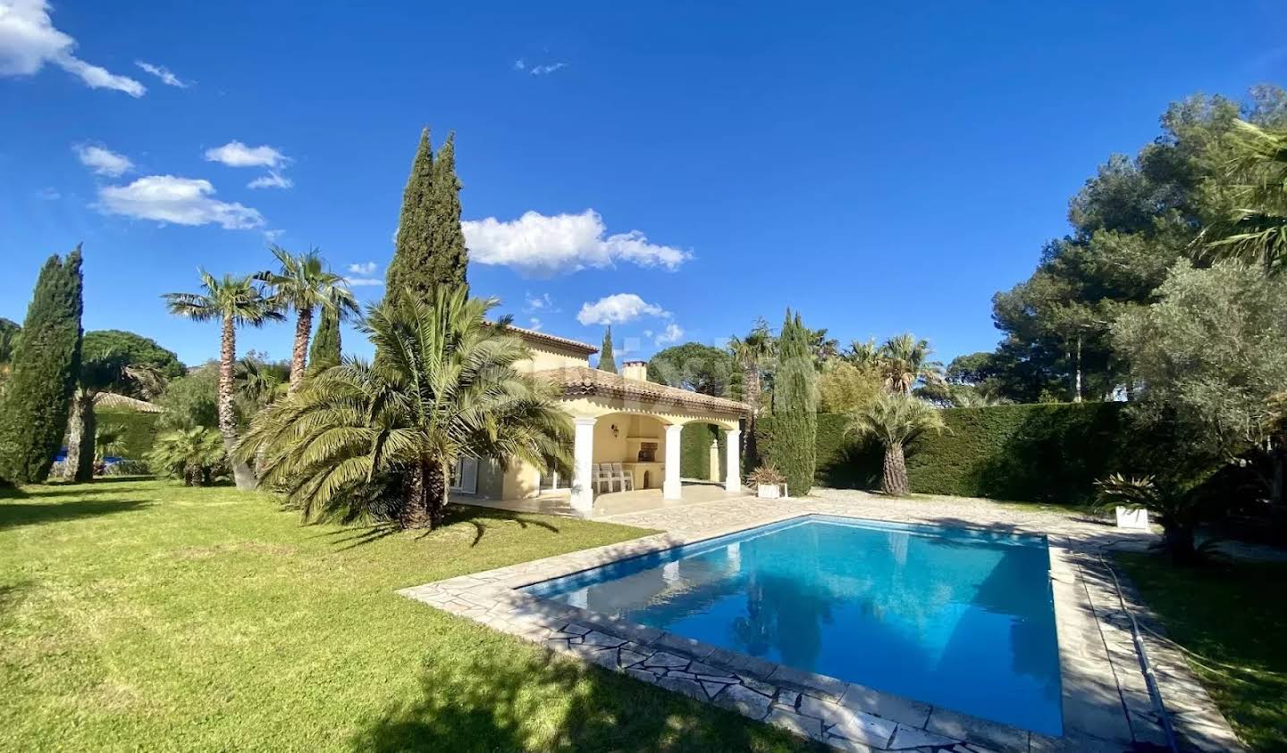 Villa with pool Grimaud