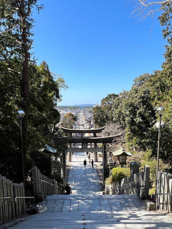 エスティマの戦争反対・光の道　宮地獄神社⛩・3.11 忘れない。・いつもイイネ&コメントありがとうございます🙇‍♂️・河津桜とコラボに関するカスタム事例の投稿画像2枚目