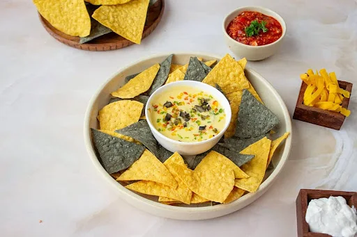 100% Corn Nachos With Con Queso And Salsa