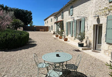 Maison avec piscine et terrasse 2