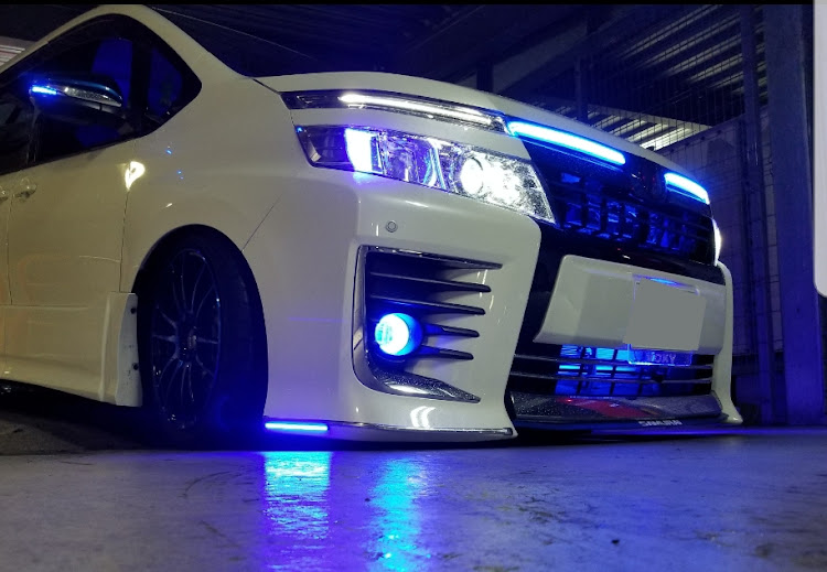 ヴォクシーのDIY・車高調整に関するカスタム事例の投稿画像3枚目