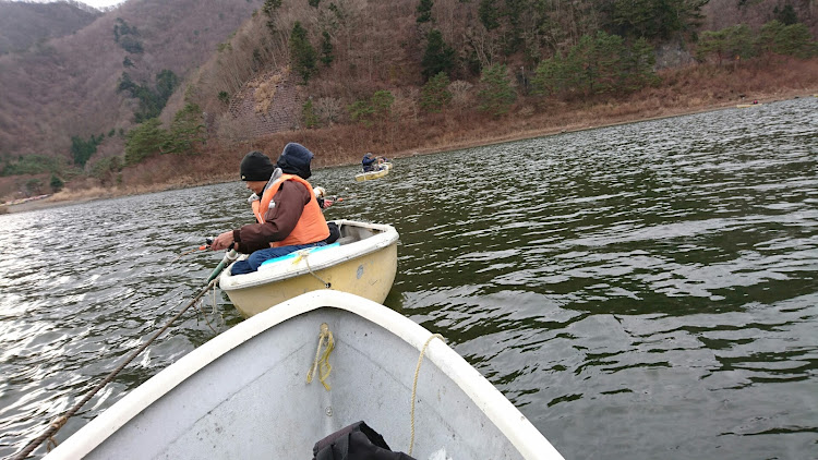 MPVのデリカ・山梨・精進湖・ワカサギ釣り・寒いけど楽しいに関するカスタム事例の投稿画像2枚目