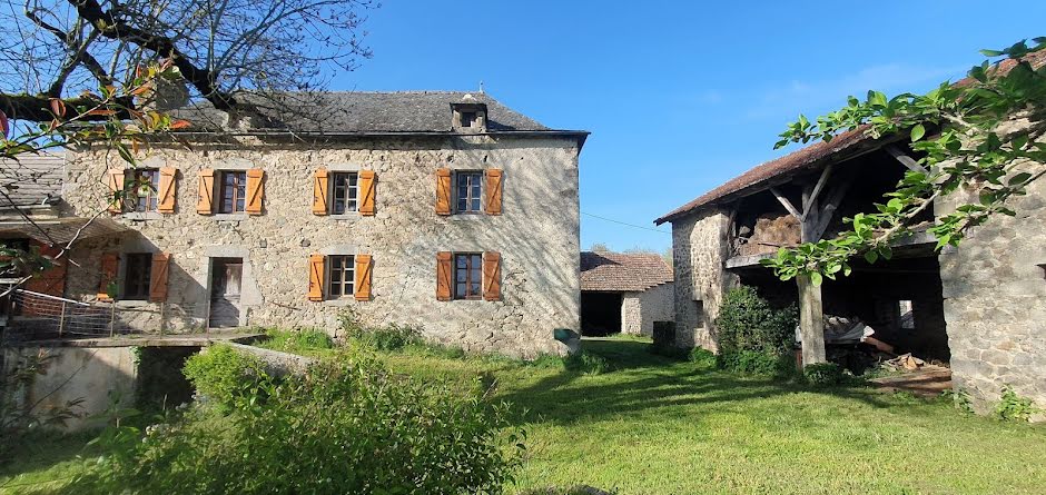 Vente ferme 7 pièces 132 m² à Lunac (12270), 250 000 €