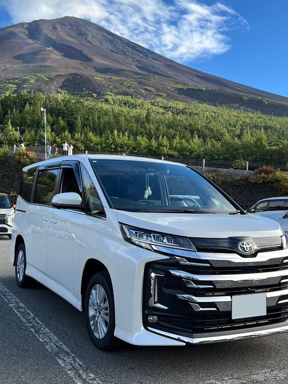 ノアの和と愛車・富士山と愛車・事故渋滞すごかった・メッキ化に関するカスタム事例の投稿画像3枚目