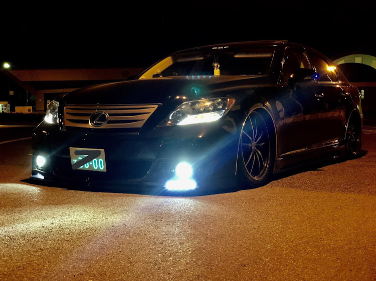 LSのLS・LS600h・エムズガレージ・レッドメモリー・車高調整に関するカスタム事例の投稿画像2枚目