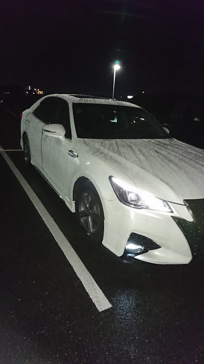 クラウンアスリートの病院の駐車場・アソコのベンチも写ってた🤣・１人撮影会・210special☆に関するカスタム事例の投稿画像2枚目