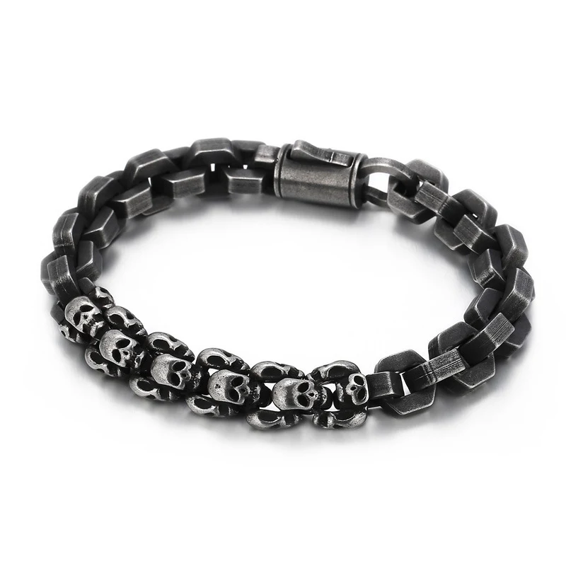 Pulsera creativa europea y americana con calaveras y costuras, un accesorio único y original para hombres y mujeres.