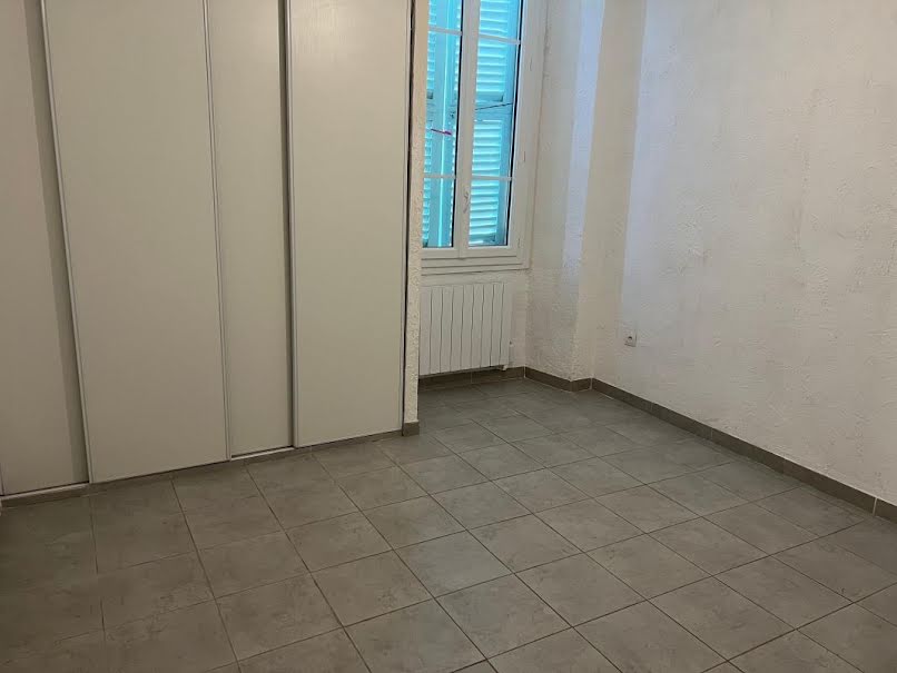 Vente appartement 6 pièces 80 m² à Gilette (06830), 180 000 €