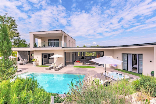 House with pool and terrace 1