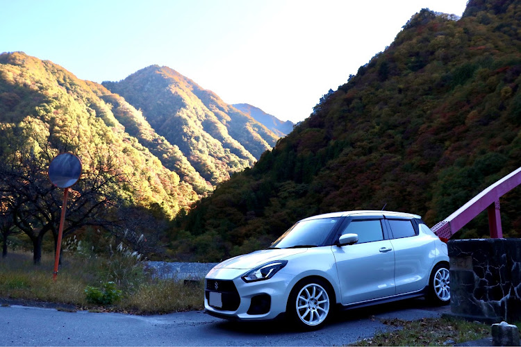スイフトスポーツの残暑お見舞い申し上げます・お題に乗っかってみた・山と愛車・スイスポはいいぞぉ〜・いつもイイネ&コメントありがとうございます🙇‍♂️に関するカスタム事例の投稿画像4枚目