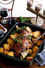 Slow Roasted Rosemary Garlic Lamb Shoulder was pinched from <a href="http://www.recipetineats.com/slow-roasted-rosemary-garlic-lamb-shoulder/" target="_blank" rel="noopener">www.recipetineats.com.</a>