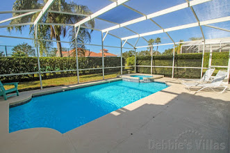 Privacy around the west-facing private pool and spa