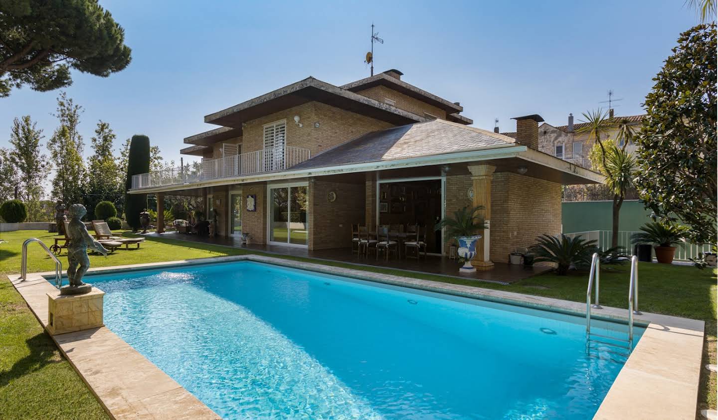 Maison avec piscine et jardin Tiana