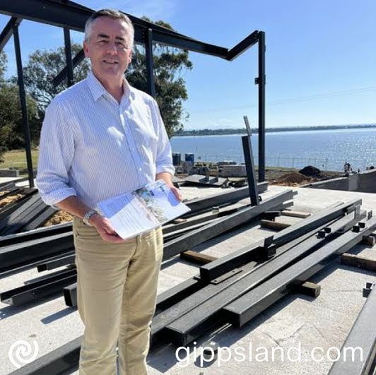 Local MP Darren Chester visited the new Eagle Point Foreshore Hub which is rapidly taking shape