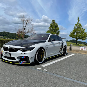 M4 クーペ F82