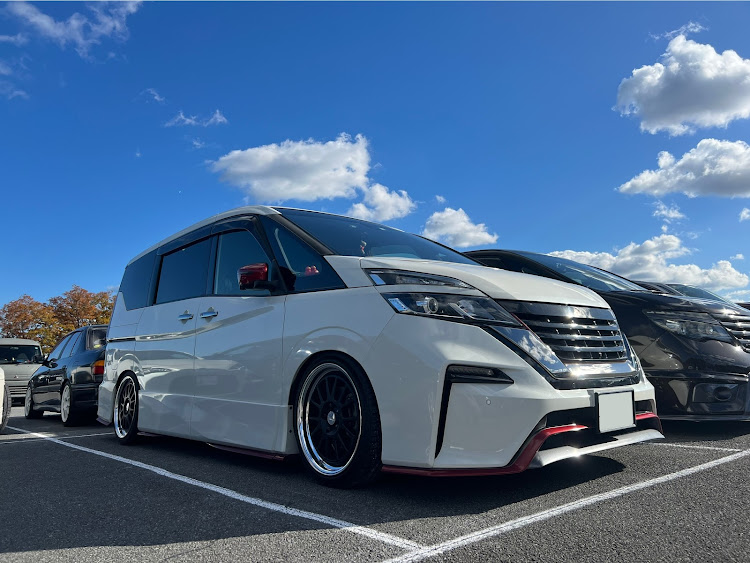 セレナのNISMO FESTIVAL・富士スピードウェイ・KONDO Racing・スーパーGT・12月もよろしくお願いしますに関するカスタム事例の投稿画像1枚目