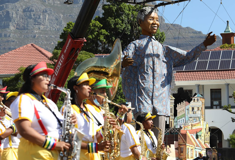 The Madiba puppet entertaining the crowd during the Cape Town Carnival.