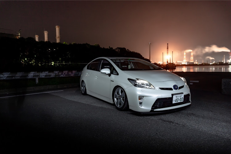 プリウスの30プリウス・低そうで低くない少し低い車・目指せPickUpCarsに関するカスタム事例の投稿画像1枚目