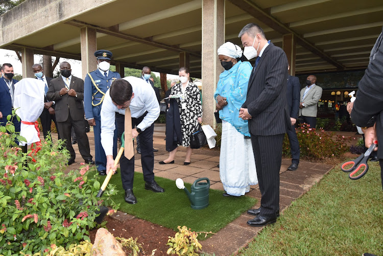 The President of the Republic of Hungary, H.E. Janos Ader plants a tree at the UN office.