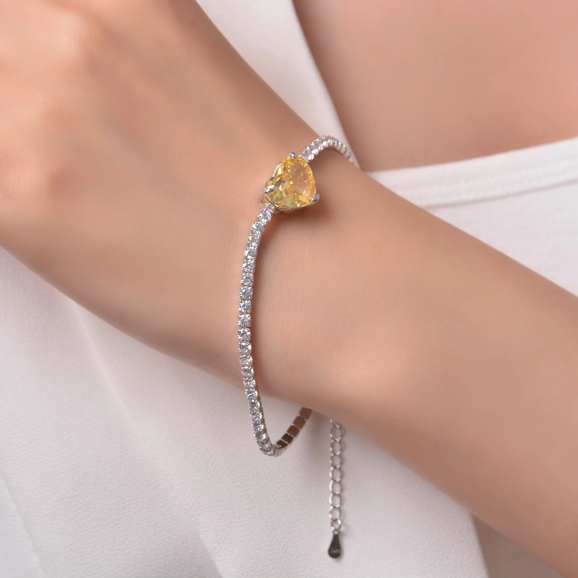 Title 4, Luxe Hartvormige Sieraden met High-Carbon Diama...