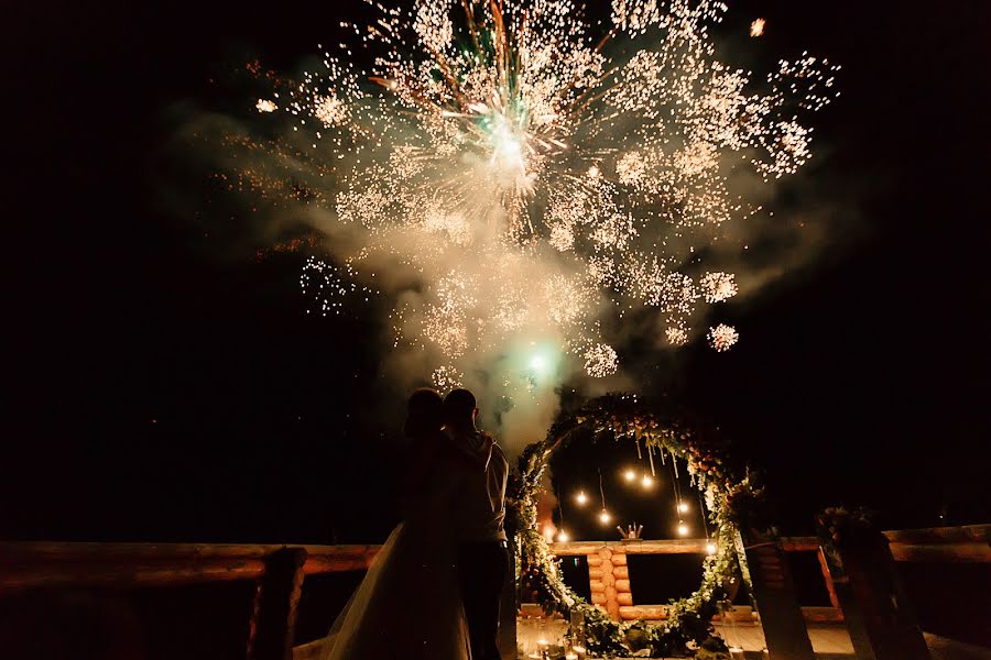 Fotografo di matrimoni Irina Kudin (kudinirina). Foto del 1 aprile 2020