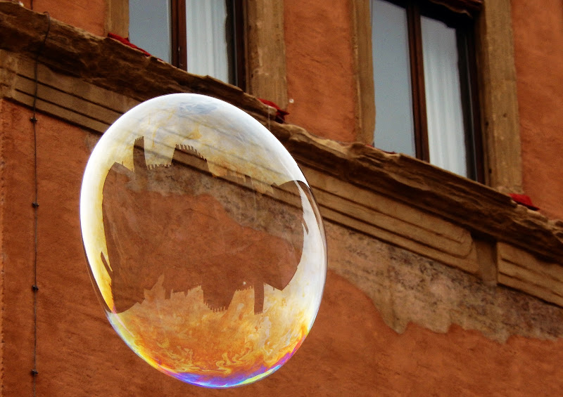 Bologna dentro una bolla di Enoisullillusione