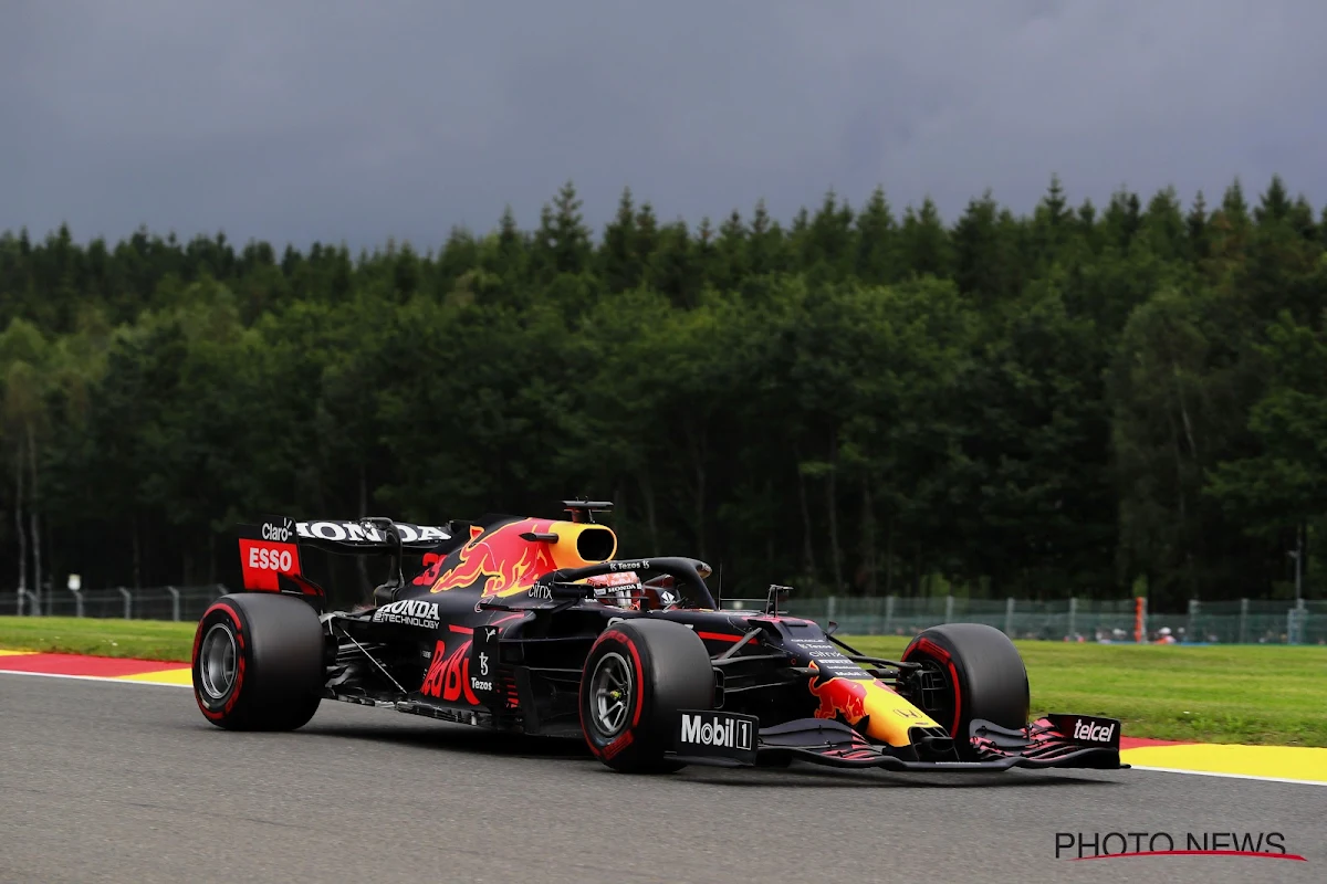 Max Verstappen neemt ondanks late crash wel de maat van Mercedessen in tweede vrije training in Spa