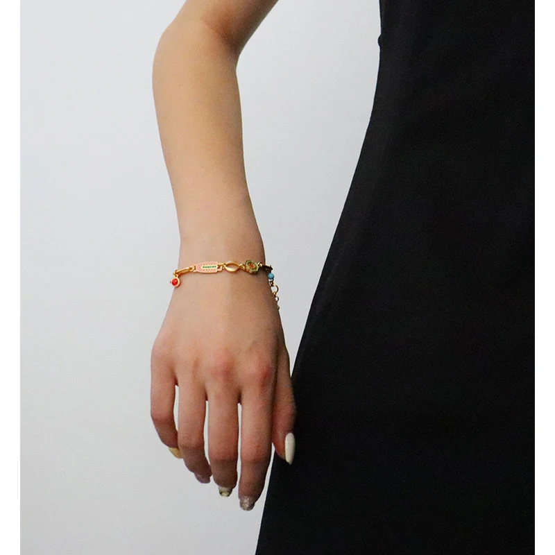 Damesarmband Retro Kleur Modevol en Veelzijdig Past Overal Bij Perfect Accessoire voor Elke Gelegenheid Elegant Design Tijdloos en Stijlvol.