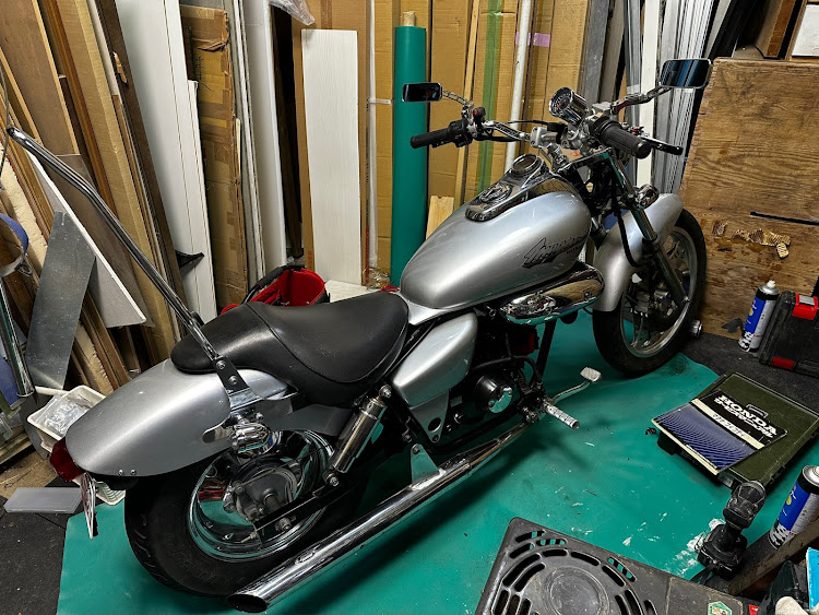 keita さんが投稿したDIY・マグナ50・レストア・シーシーバー・ステップ加工に関するカスタム事例の投稿画像1枚目