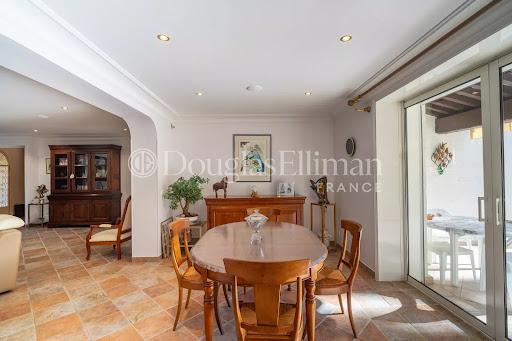 Villa with terrace 4