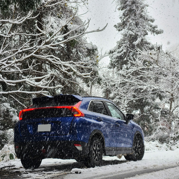 エクリプスクロスの3月もよろしくお願いします・雪景色・白と青・今日のおやつ・花粉がヤバイに関するカスタム事例の投稿画像2枚目