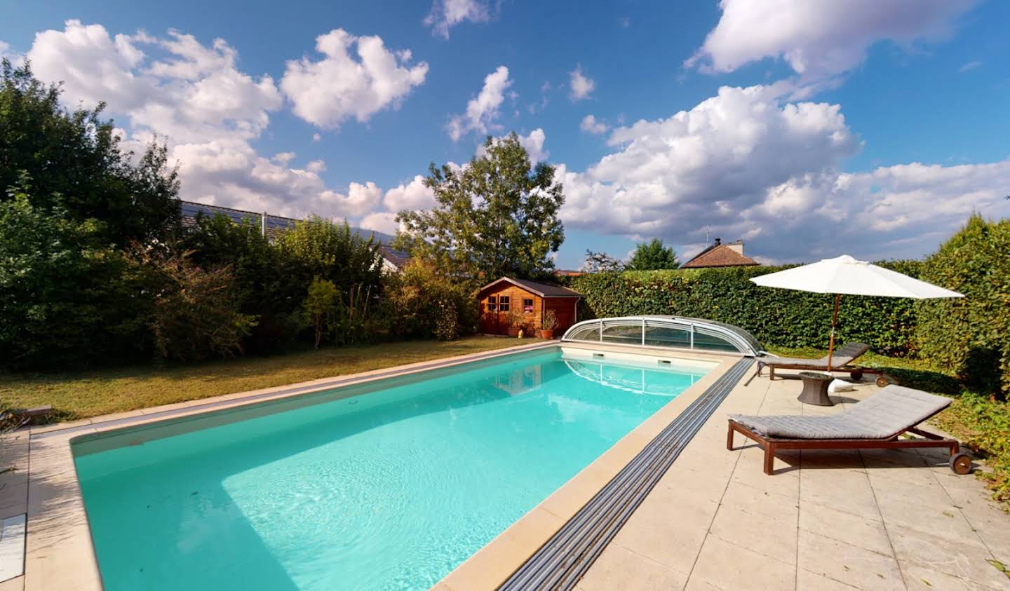 House with garden and terrace La Rippe