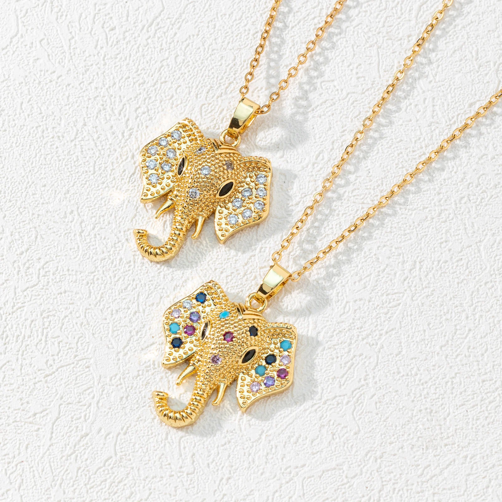 Title 3, Vergulde ketting met zirkonia olifant hanger in...