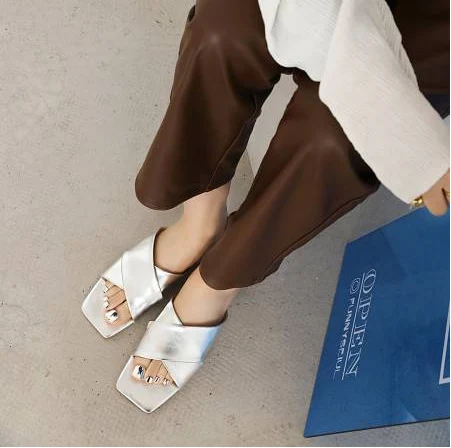 Title 2, Damen Sandalen Einfach Gekreuzt Flache Slippers...